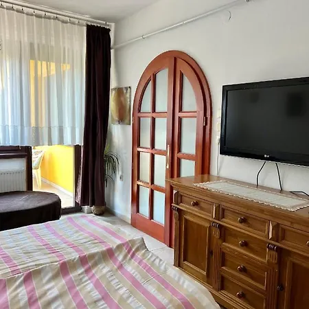 Orosz Apartmanhaz * Gyula