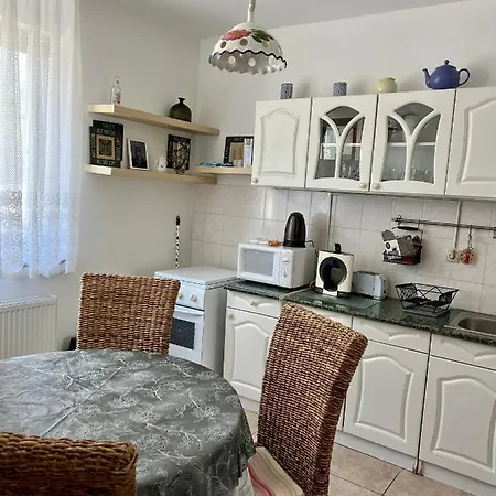 Orosz Apartmanhaz *