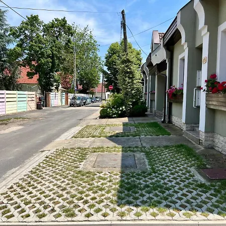 Orosz Apartmanhaz *