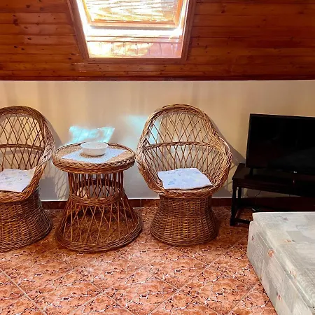 Orosz Apartmanhaz Gyula